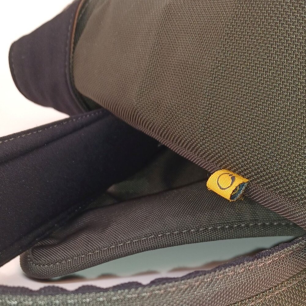 Stylish and Robust INCASE Computer Bag - Picture 5 of 5